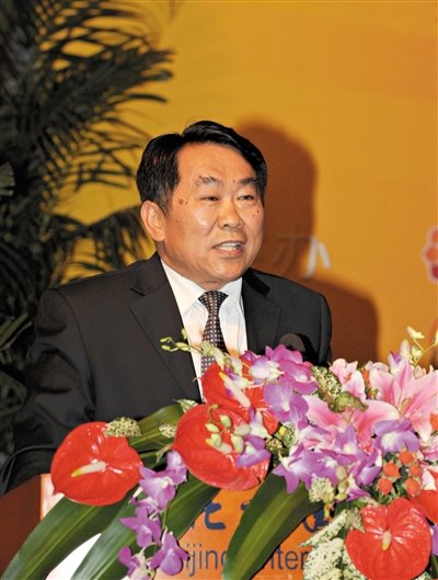 2011年10月12日，丛书《中国油气田开发志》首发式上，时任四川省人大常委会副主任郭永祥在讲话。