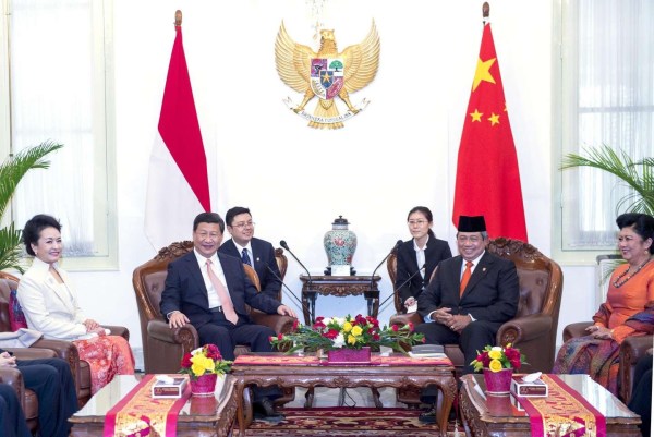 习近平与印尼总统会谈。