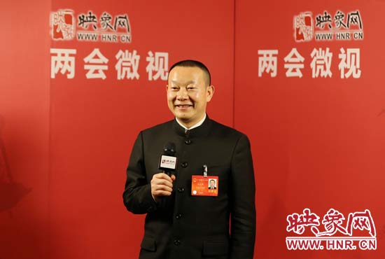 全国人大代表刘文新接受映象网“两会微视”访谈。