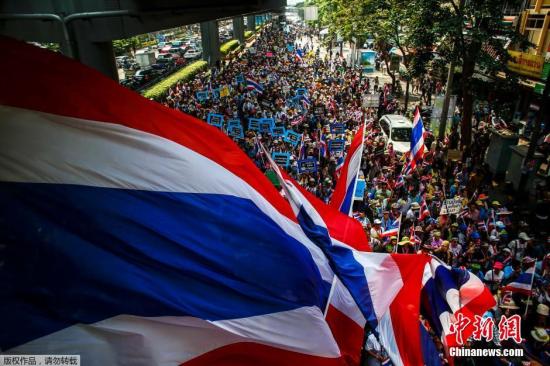 资料图：当地时间3月24日，泰国曼谷，反政府示威活动沉寂数周后重新开始。