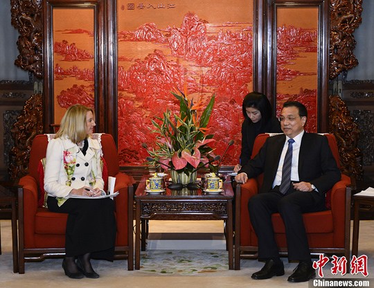 中国国务院总理李克强在北京中南海紫光阁会见了美国《科学》杂志主编玛西娅·纳特一行。