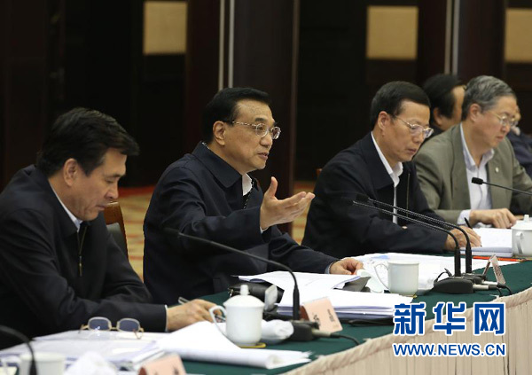 月28日，中共中央政治局常委、国务院总理李克强在重庆主持召开座谈会
