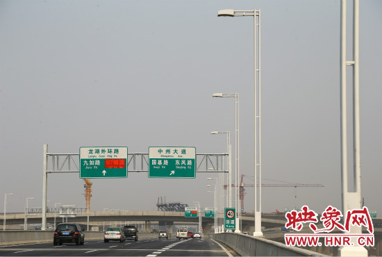 市民可通过北三环快速路高架桥直达东区。