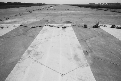 上世纪五十年代建设的六边形机场跑道将进行升级改造。