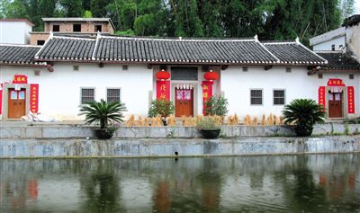 7月1日，万庆良位于梅州市五华县河东镇河口村的老屋，已久无人住。新京报记者