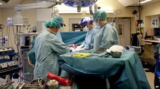 瑞典女子移植61岁朋友子宫成功生子 系全球首例