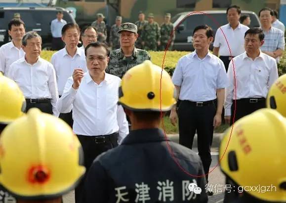 杨栋梁被查前曾在天津爆炸事故现场（资料图）　