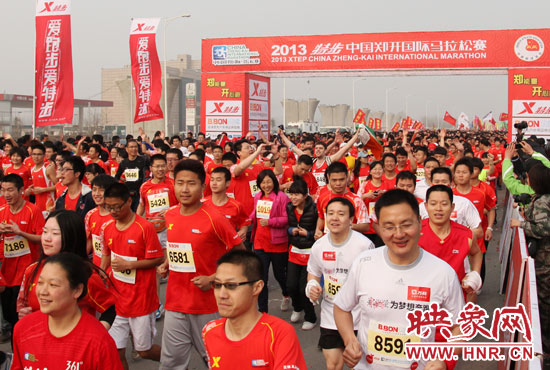 参加今年郑开马拉松赛的共有来自29个国家和地区的39000人