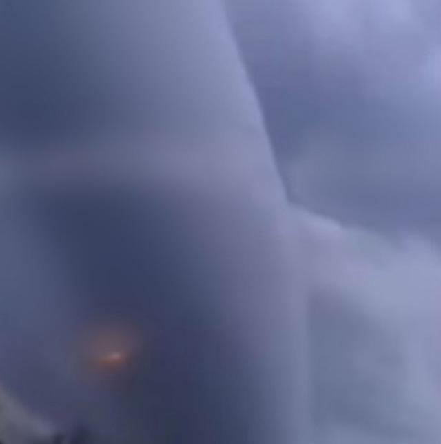 阿根廷上空惊现奇怪云团 吓坏当地居民(图)