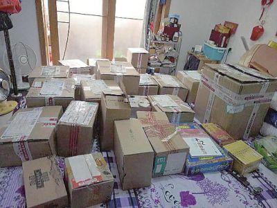 老太半年花16万买保健品堆成山 内含丰乳片(图)