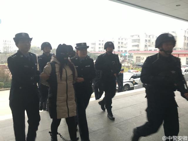 警方公布抢女童嫌犯照片 网友：马赛克给满分