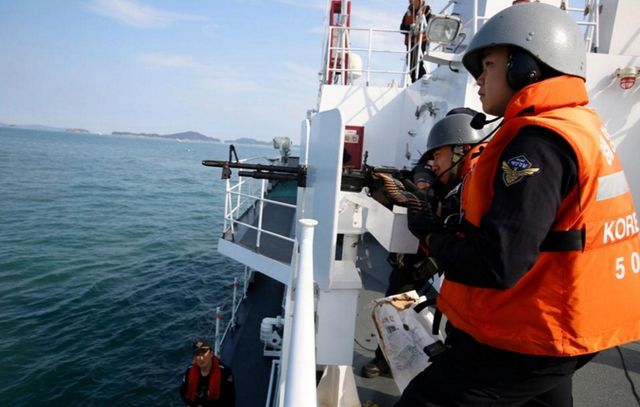 韩海警用机关枪射击中国渔船 发射600多发子弹