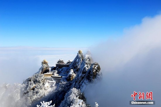 老君山现雪后云海奇观 琼楼玉宇美不胜收（图）