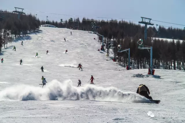 10岁男童滑雪坠崖身亡 滑雪场内无监控引家属质疑