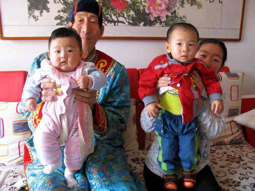 图：一家人幸福美满！