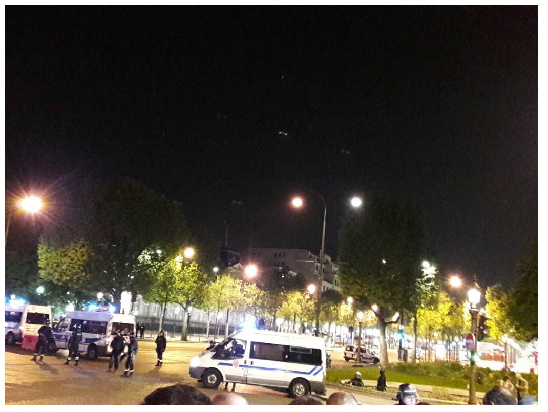巴黎香榭丽舍大街枪击事件一警察死亡