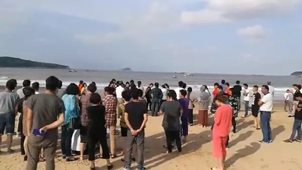 舟山三名16岁男孩被海浪卷走 已发现一具遗体