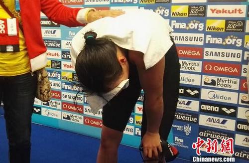 傅园慧获世锦赛女子50米仰泳亚军赛后洒泪（图）