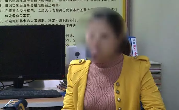 女子被前男友纠缠挨打挨骂被吻被摸 还被要求开房