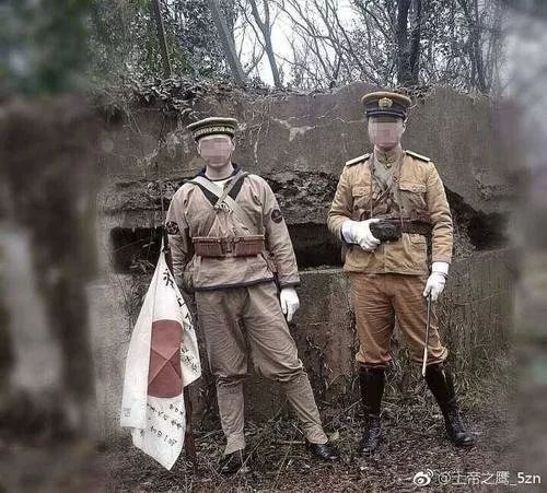 犯众怒！两男子抗日碉堡前扮日本兵拍照 警方介入
