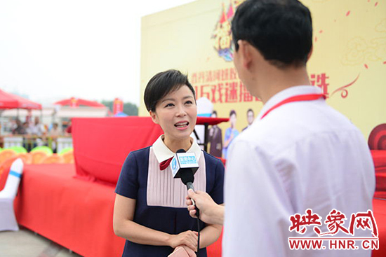 河南卫视著名主持人庞晓戈接受媒体采访