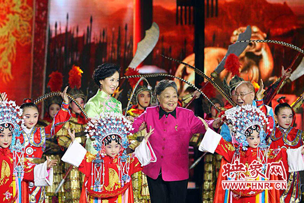 《梨园春》"中国豫剧百团争霸"总决赛举行 献礼建党95周年