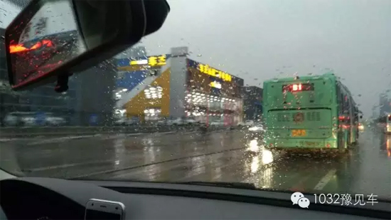 高速飞驰中 高速飞驰中