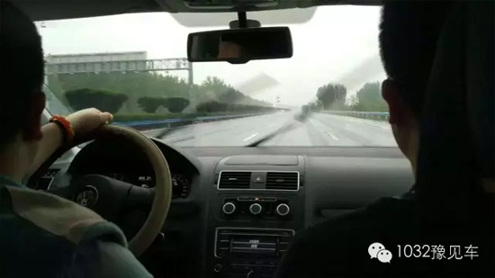 高速飞驰中 高速飞驰中