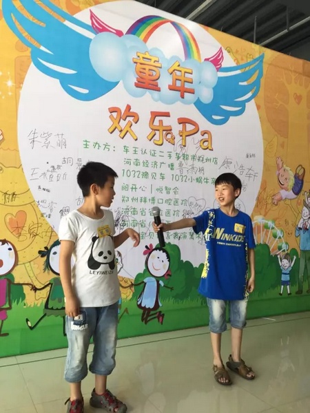 阳光宝贝少儿语言表演艺术中心的老师和孩子们还表演了节目~ 阳光宝贝少儿语言表演艺术中心的老师和孩子们还表演了节目~