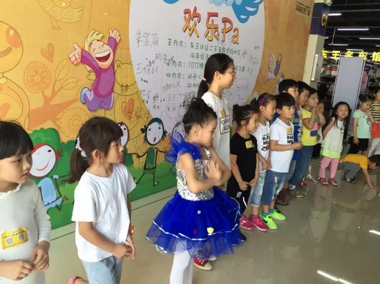 阳光宝贝少儿语言表演艺术中心的老师和孩子们还表演了节目~