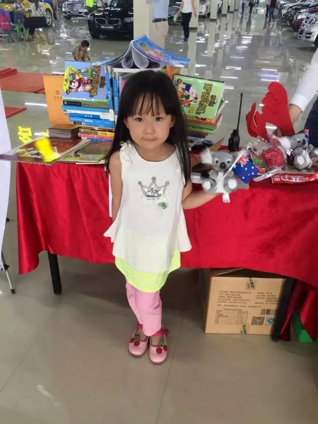 小朋友来捐书和玩具给贫困山区的孩子们 小朋友来捐书和玩具给贫困山区的孩子们