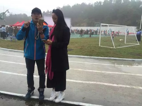 DJ雨晨与直播间连线中 DJ雨晨与直播间连线中