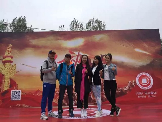 魅力881的工作人员集体合照留念 魅力881的工作人员集体合照留念