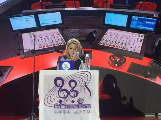 看百变傅薇在直播间的状态 看百变傅薇在直播间的状态