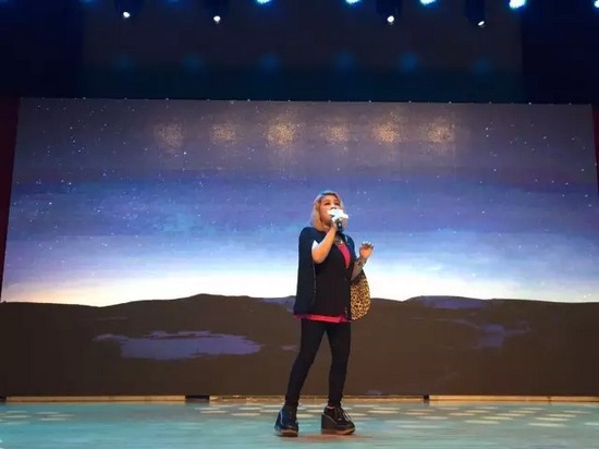 听傅薇继续演唱《对爱渴望》 听傅薇继续演唱《对爱渴望》