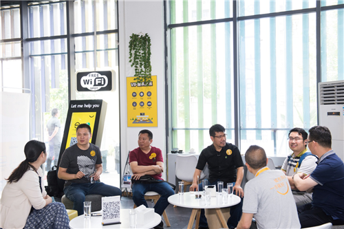 阿拉善SEE河南中心的企业家到达一步用车大科园体验中心