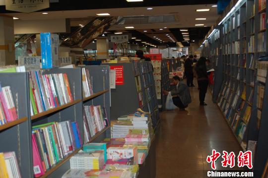 杭城书店趁“节”打折部分读者不知