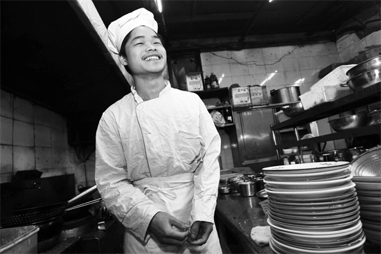2月2日，在郑州做厨师的湖南小伙雷发明说，2月5日他即将踏上回家的路途