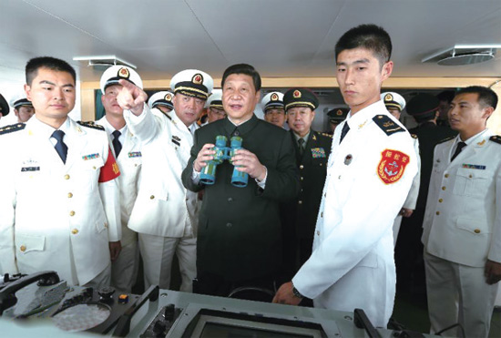 2012年12月8日，习近平视察广州战区，登上海军“海口舰”