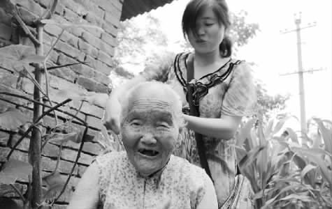 焦作市温县黄庄镇南韩村的王吉氏老人，如今已是115岁高龄　