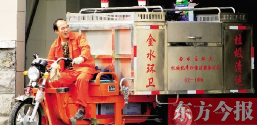 郑州市金水区新添置的全封闭电动垃圾清运车，既实用又美观