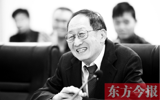 10月24日，美籍华人、诺贝尔物理学奖获得者崔琦先生来郑访问