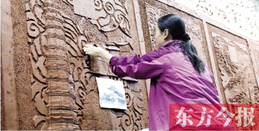 昨天上午，郑州雕塑壁画院的艺术家们正在创作郑州地铁文化主题墙的雕塑作品