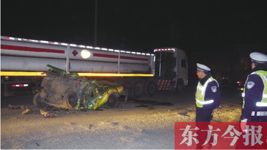 昨日下午，郑平路与107国道并线处突发车祸，造成郑平路拥堵两个多小时