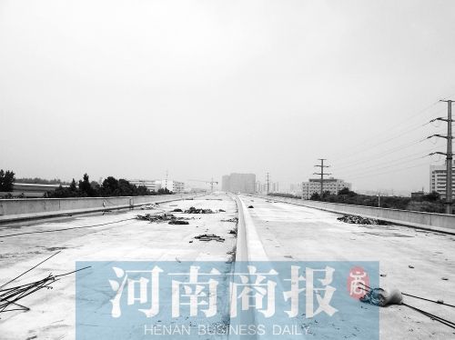 西三环高架桥已具雏形（河南商报首席记者 杨东华/摄）