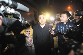 1月15日，重庆，庭审结束，张贵英的辩护律师接受媒体采访。