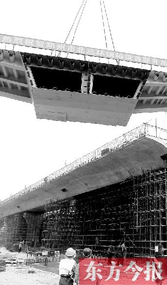 　6月1日，郑州市北三环快速化工程开始吊装钢箱梁