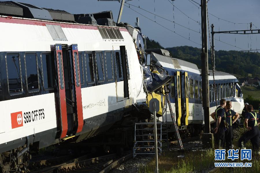 瑞士两列火车相撞多人受伤
