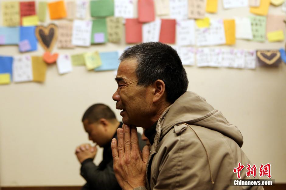 马航失联乘客家属为MH370祈福