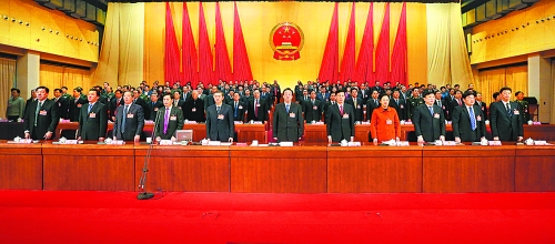 4月2日上午，河南省第十二届人民代表大会第二次会议在庄严的国歌声中闭幕。记者 郭宇 董亮 摄